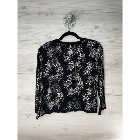 Very Vineyard Shirt Womens Small Black White Floral Button Front Henley Rayon - Picture 8 of 8